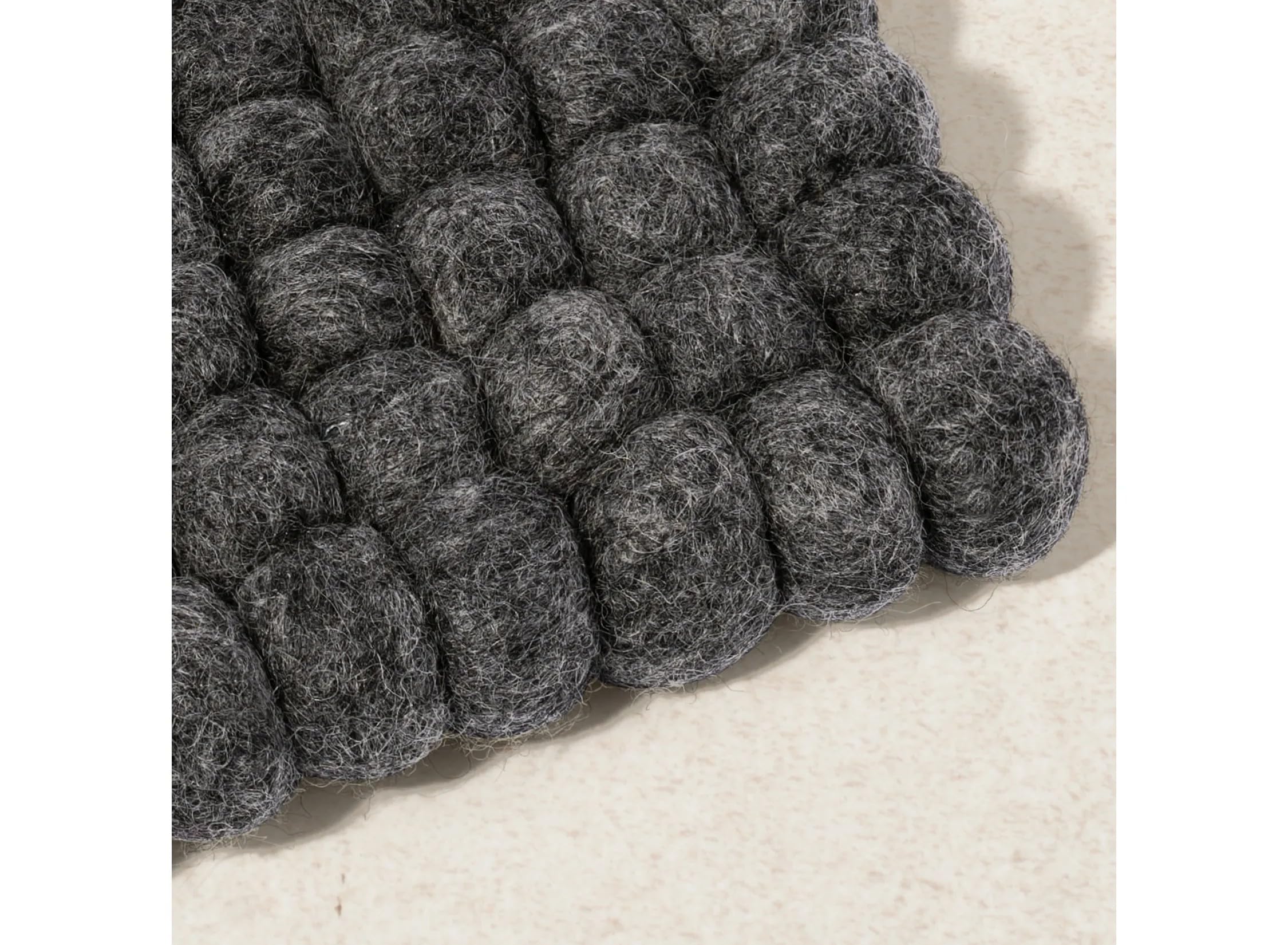 Torre & Tagus ModWool Felt Ball Trivet 20 cm, 100% Wool, Dark Grey Square - Image 4